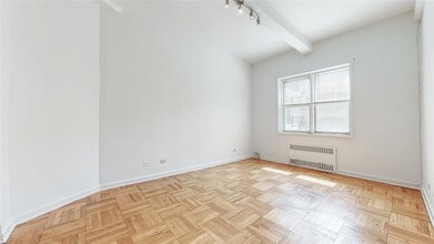 67-30 Clyde St in Queens, NY - Building Photo - Building Photo