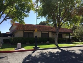 241 Misty Isle Ln in Las Vegas, NV - Foto de edificio - Building Photo
