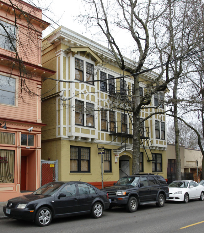 Evelyn Apartments in Portland, OR - Building Photo - Building Photo