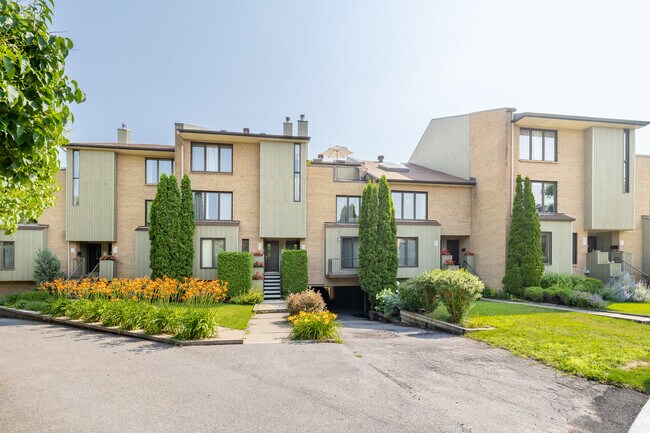 12549 Odette-Oligny Rue