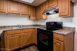 3810 N Maryvale Pkwy in Phoenix, AZ - Building Photo