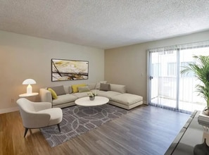 7301 Florence Ave in Downey, CA - Building Photo - Building Photo