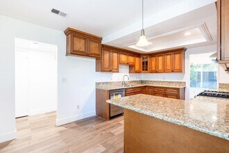 1119 Carmel Cir in Fullerton, CA - Foto de edificio - Building Photo