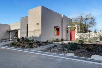 658 Scenic Cliff Dr in Henderson, NV - Building Photo - Building Photo