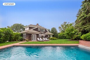 31 Ocean View Ave in Southampton, NY - Building Photo