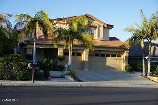 2033 Yellowthroat Pl in Thousand Oaks, CA - Building Photo