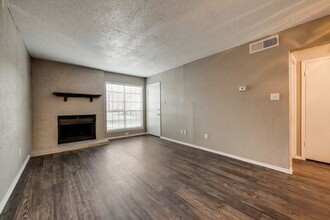 The Chase Apartments in Fort Worth, TX - Building Photo - Building Photo