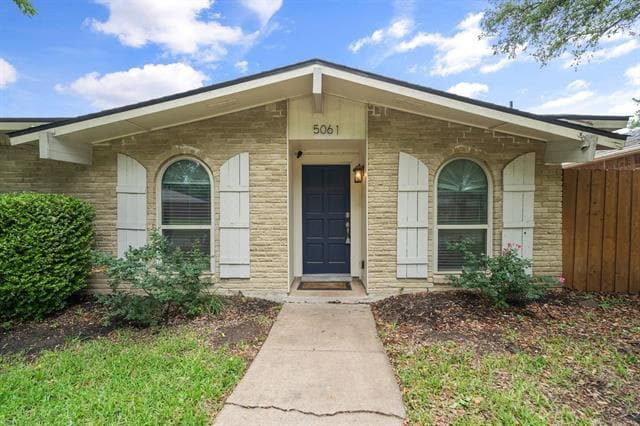 property at 5061 Amhurst Ln