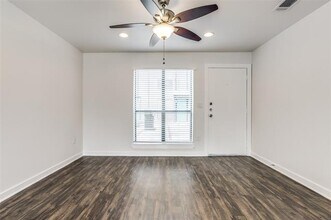 2106 Bennett Ave in Dallas, TX - Foto de edificio - Building Photo