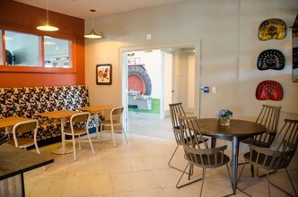 Nest on 17 Apartment Homes in Carrollton, VA - Foto de edificio - Building Photo