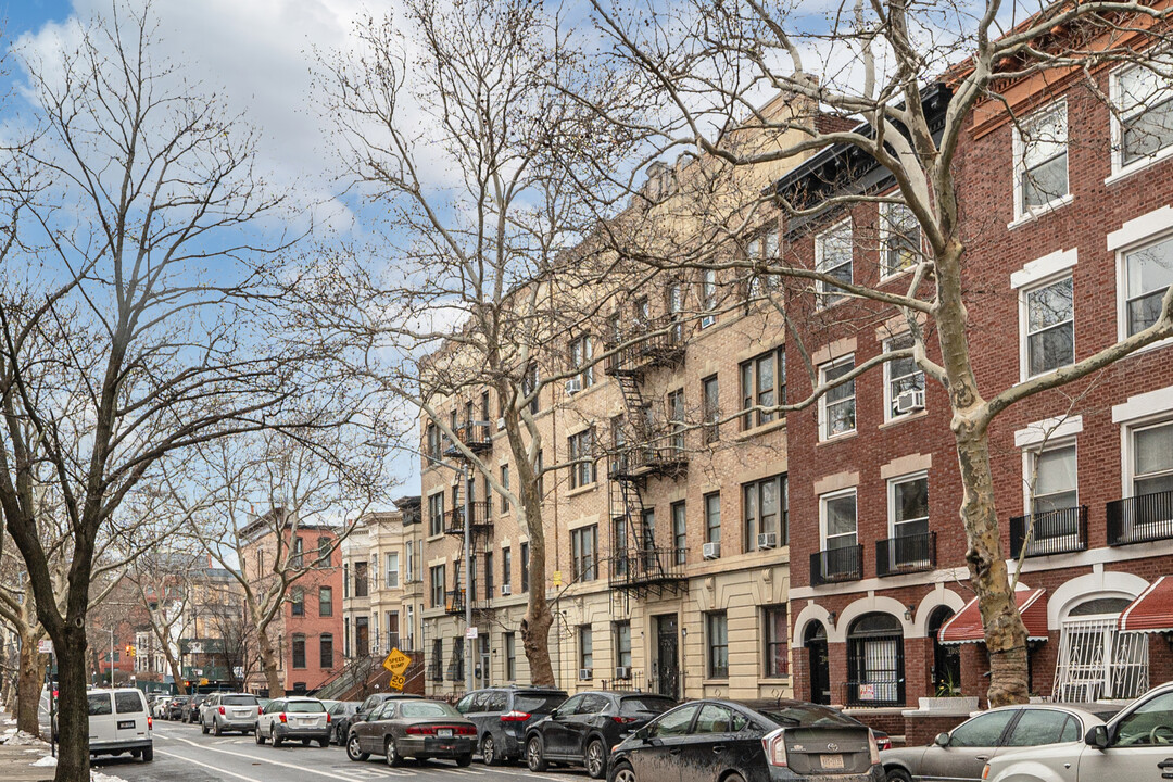 1045 Sterling Pl in Brooklyn, NY - Building Photo