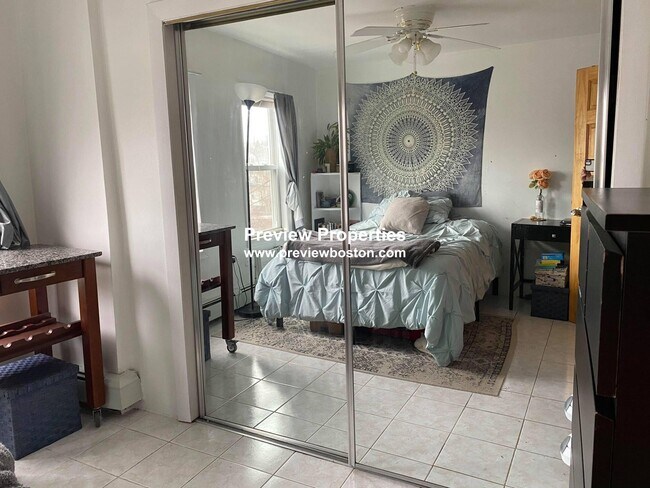 property at 8 Starr Ln