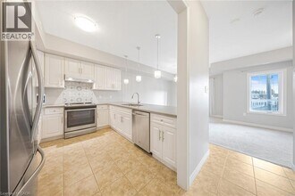 1108 Fairway Rd N in Kitchener, ON - Building Photo - Building Photo