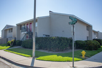 350 S Steckel Dr in Santa Paula, CA - Building Photo - Building Photo