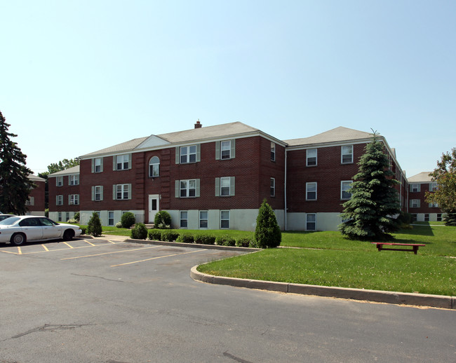 Linda Lane Apartments in Cheektowaga, NY - Building Photo - Building Photo