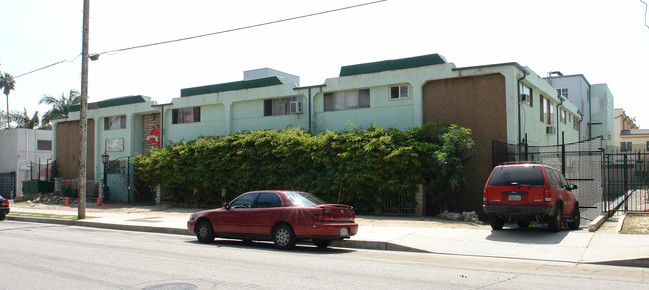 Das Bauhaus in Northridge, CA - Foto de edificio - Building Photo