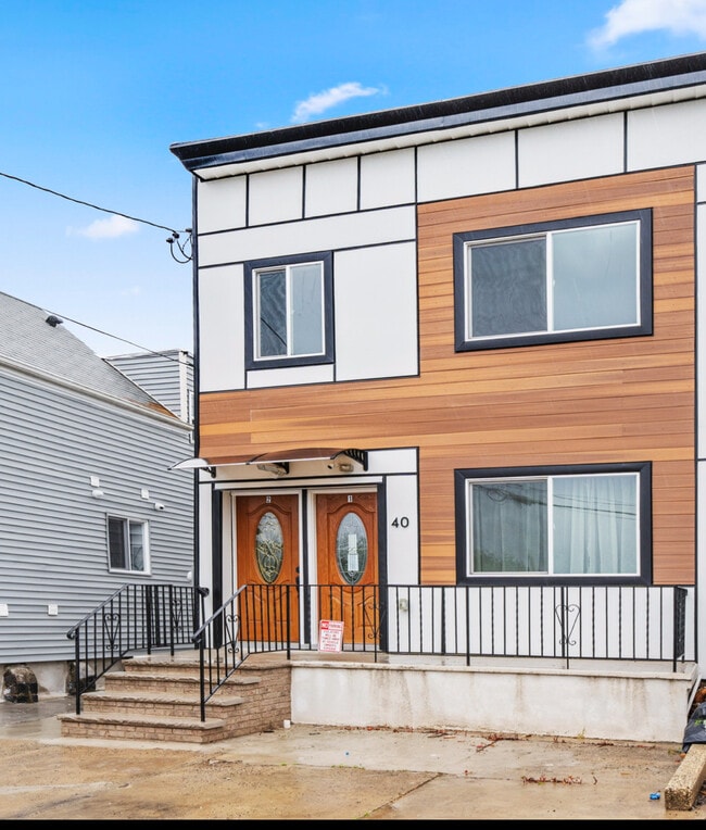 40 Lewis Ave, Unit 2