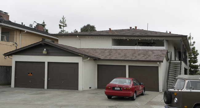 3443 Redwood Ct in Castro Valley, CA - Foto de edificio - Building Photo