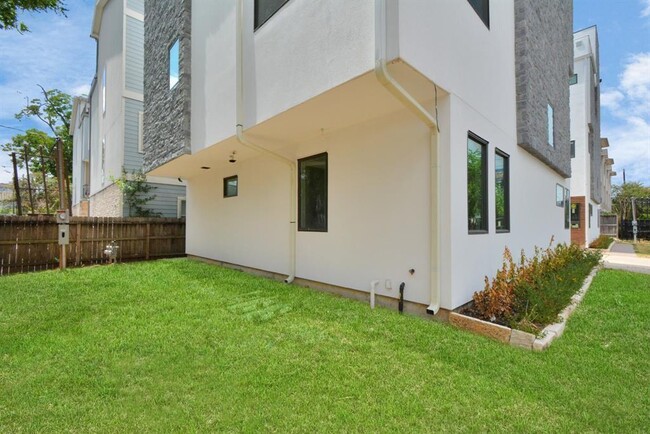 1414 Wheeler Ave in Houston, TX - Foto de edificio - Building Photo