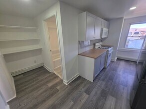 98 Delafield St in Poughkeepsie, NY - Foto de edificio - Building Photo