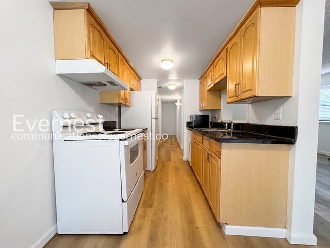 6470 S Dayton St in Englewood, CO - Building Photo - Building Photo