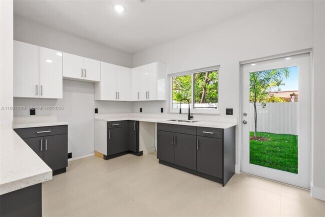 1445 NW 42nd St in Miami, FL - Building Photo - Building Photo