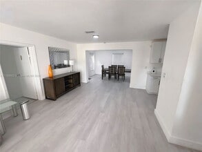 3361 NW 5th Pl in Fort Lauderdale, FL - Building Photo - Building Photo