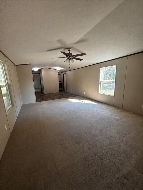 10 S Walnut Lake Dr in Huntsville, TX - Foto de edificio