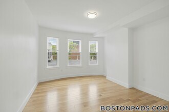 406 Columbia St, Unit 2 in Cambridge, MA - Foto de edificio - Building Photo