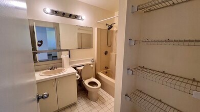 100 W Squantum St in Quincy, MA - Building Photo - Building Photo