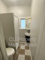 615 W White St in Champaign, IL - Building Photo