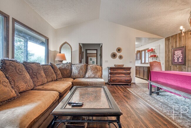 6596 CO-9 in Blue River, CO - Building Photo - Building Photo