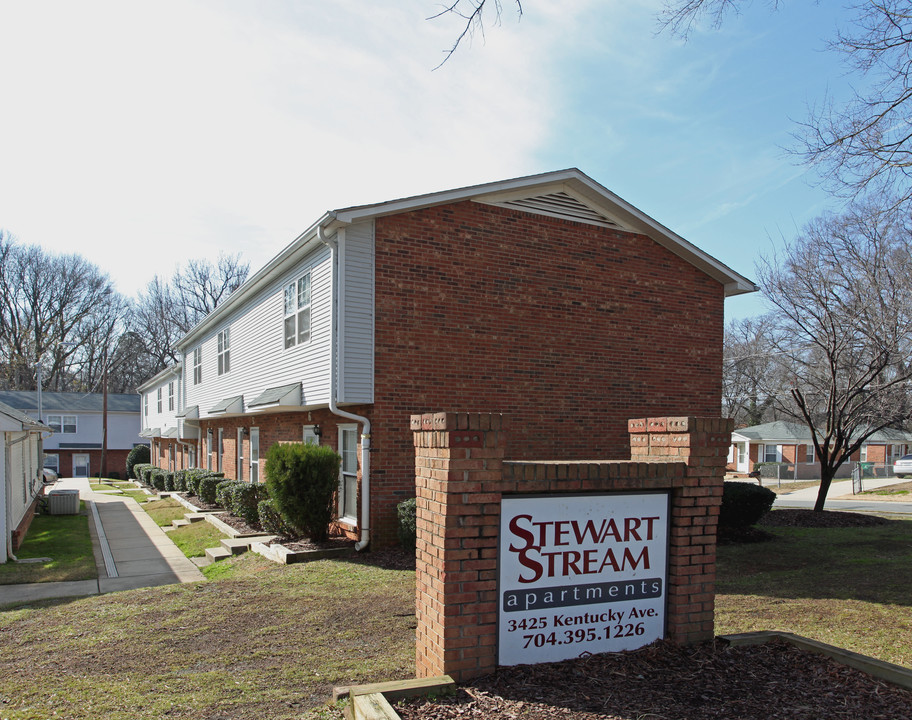 Stewart Stream in Charlotte, NC - Foto de edificio