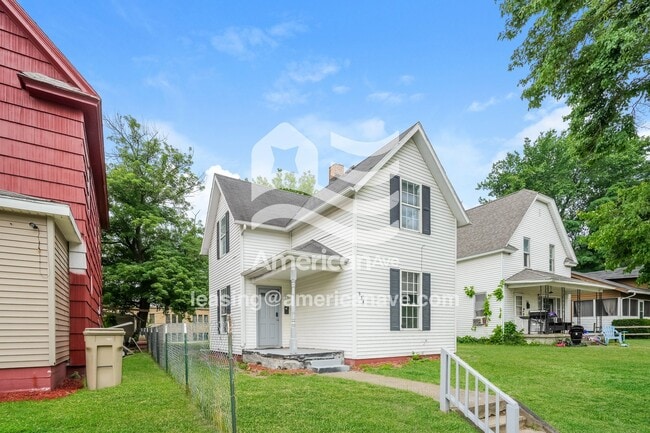 924 E Dayton St in South Bend, IN - Foto de edificio - Building Photo