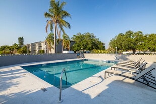 Lakes at Largo Apartments in Largo, FL - Building Photo