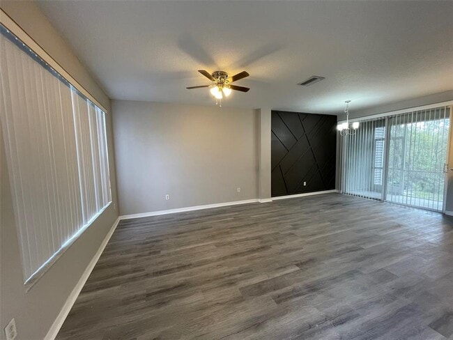 11033 Black Swan Ct in Seffner, FL - Building Photo - Building Photo