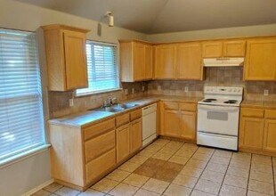 8324 Aspen Hills Dr in Oklahoma City, OK - Building Photo - Building Photo