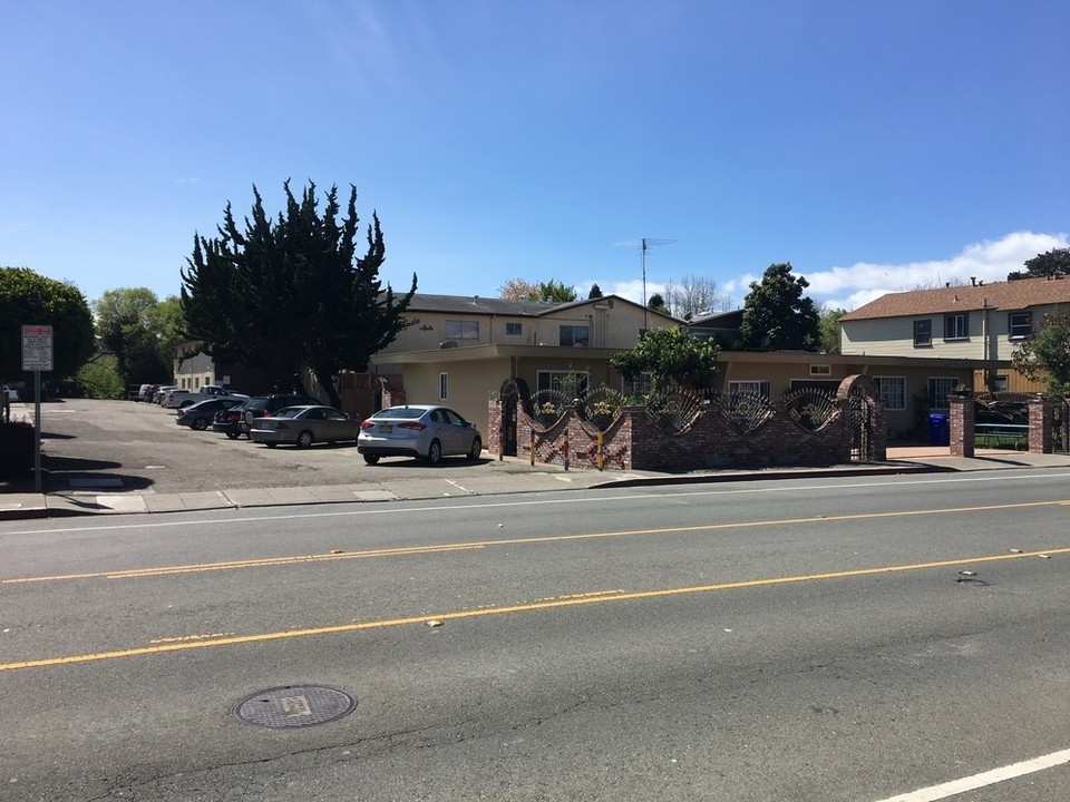 2394 Road 20 in San Pablo, CA - Building Photo