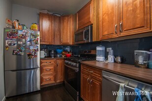 6456 N Damen Ave in Chicago, IL - Building Photo