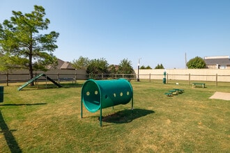 Villas at Stonebridge in Edmond, OK - Foto de edificio - Building Photo