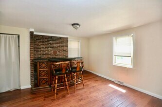 310 Ellis St in Glassboro, NJ - Foto de edificio - Building Photo