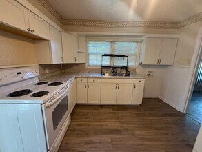 2125 Cedar Crest Dr in Abilene, TX - Building Photo - Building Photo