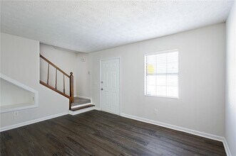 5740 Old Gordon Rd in Mableton, GA - Building Photo - Building Photo