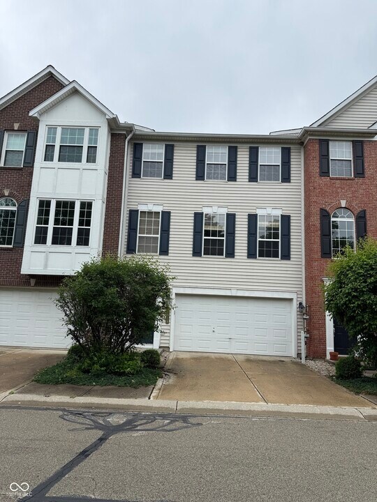 12028 Esty Way in Carmel, IN - Building Photo