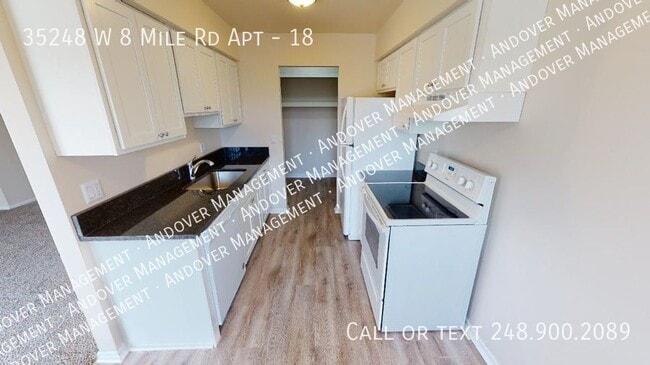 35248 W 8 Mile Rd in Farmington Hills, MI - Building Photo - Building Photo