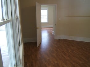 947 White St SW in Atlanta, GA - Foto de edificio - Building Photo