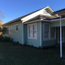 109 Broad St in West Orange, TX - Foto de edificio - Building Photo