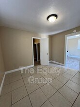 928 W Goshen Ave in Visalia, CA - Building Photo - Building Photo