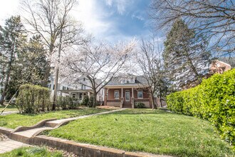 813 N Market St, Unit B in Frederick, MD - Building Photo - Building Photo