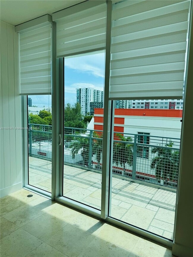 350 NE 24th St, Unit 614 in Miami, FL - Foto de edificio - Building Photo